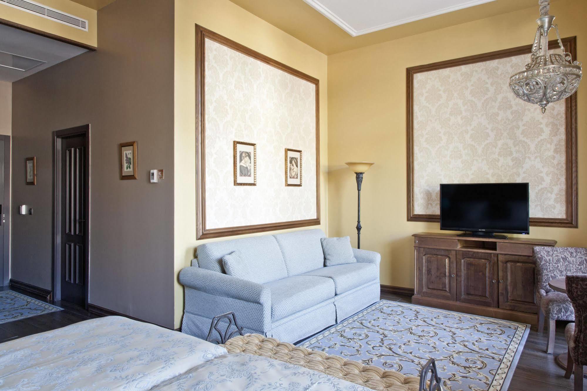 Portaventura Hotel Lucy'S Mansion - Includes Unlimited Access & Express Wristband To Portaventura Park & Ferrari Land Salou Exterior photo